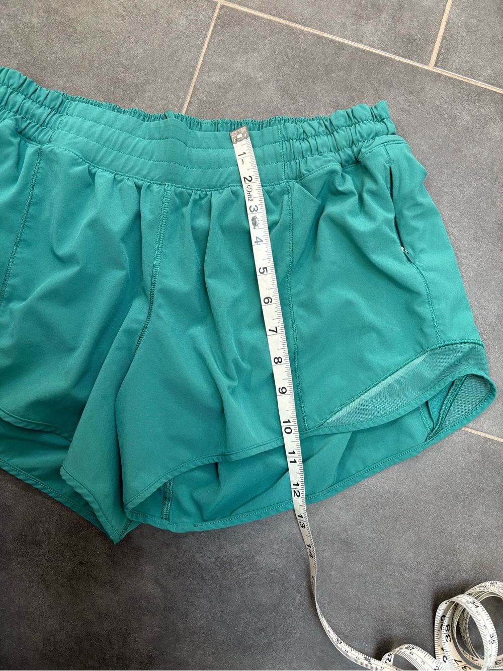lululemon athletica Hotty Hot Women’s Shorts - Picture 6 of 9